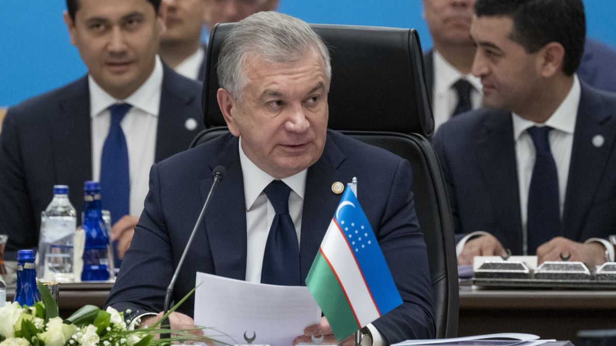 Uzbeci schválili prezidentovi, že může vládnout do roku 2040